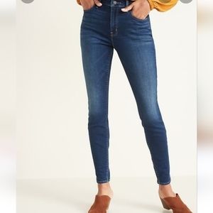 Dark wash stretchy skinny jeans